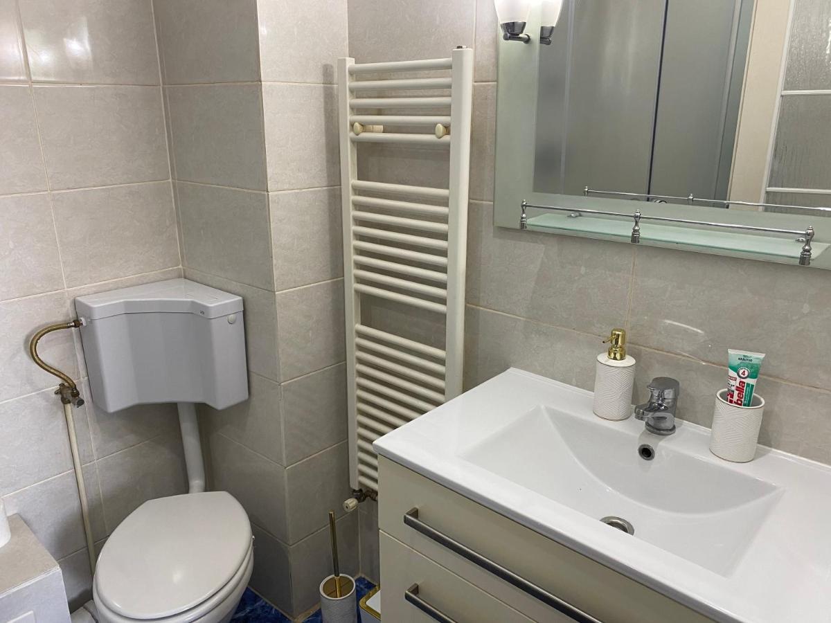 Ferienwohnung PAV- Nihil sine Deo Hunedoara Exterior foto